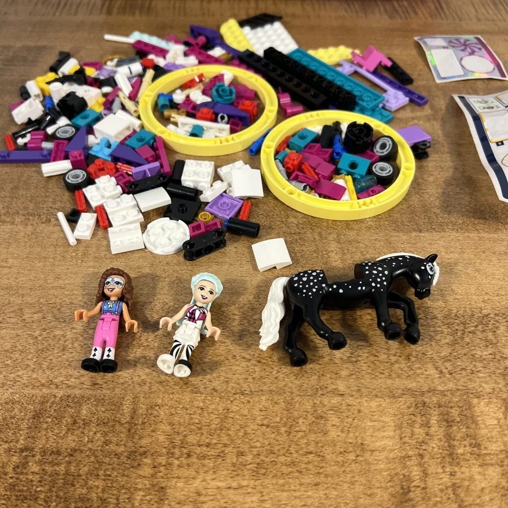 LEGO Friends - Heartlake City Organic Café - 41444‎ & Magical Acrobatics 41686